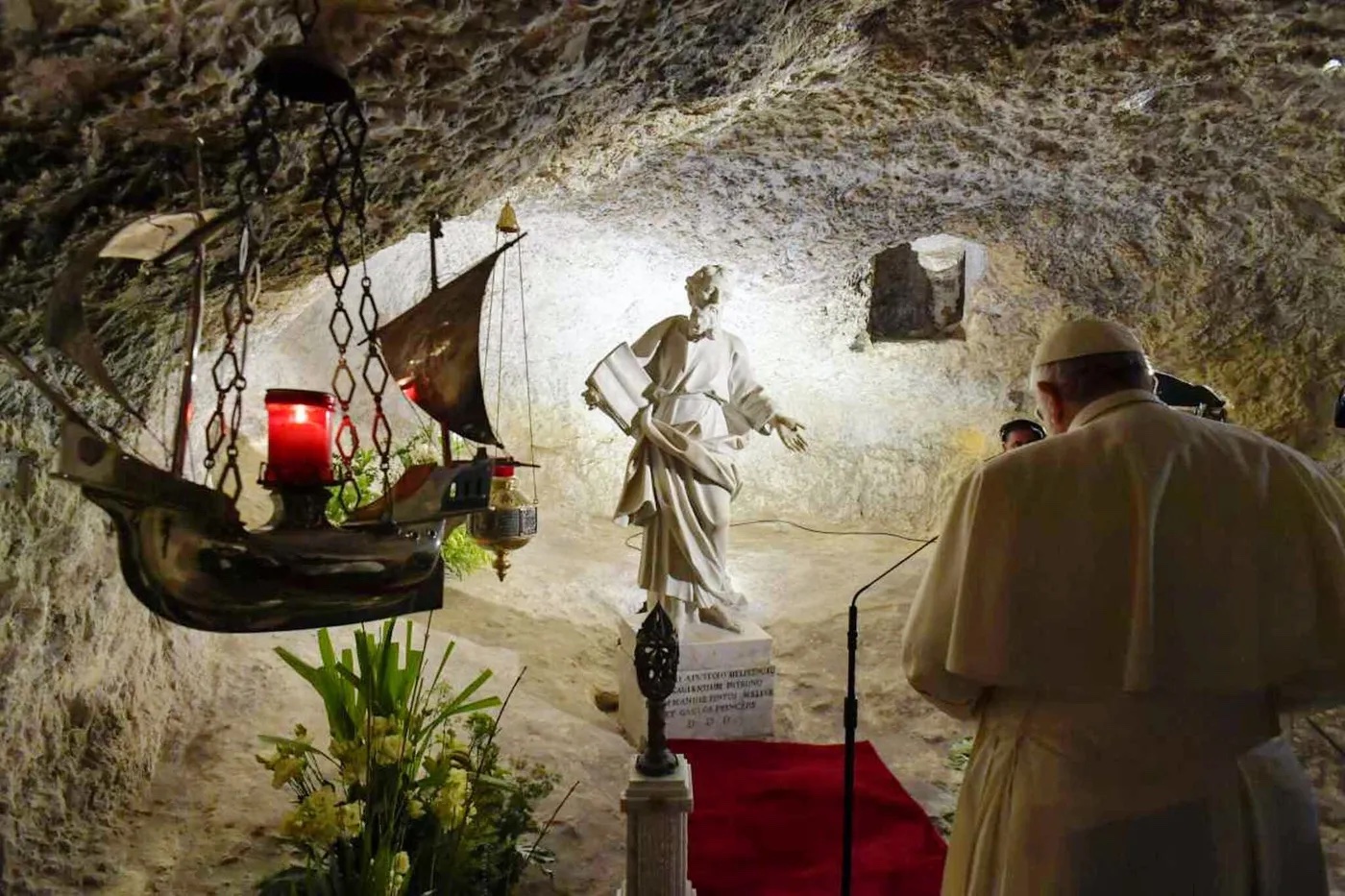 Pope Francis praying in St Paul's Grotto Pope Francis praying in St Paul's Grotto