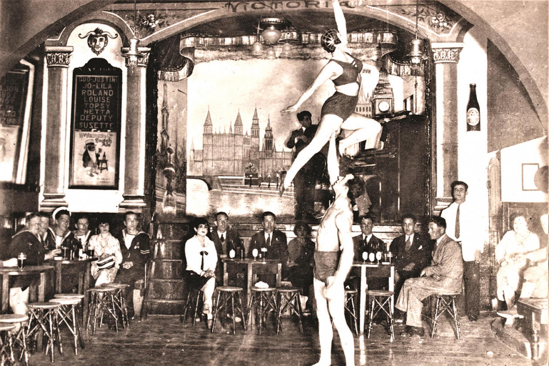 Act a the Old Vic, circa 1920. Image courtesy of Giovanni Bonello.