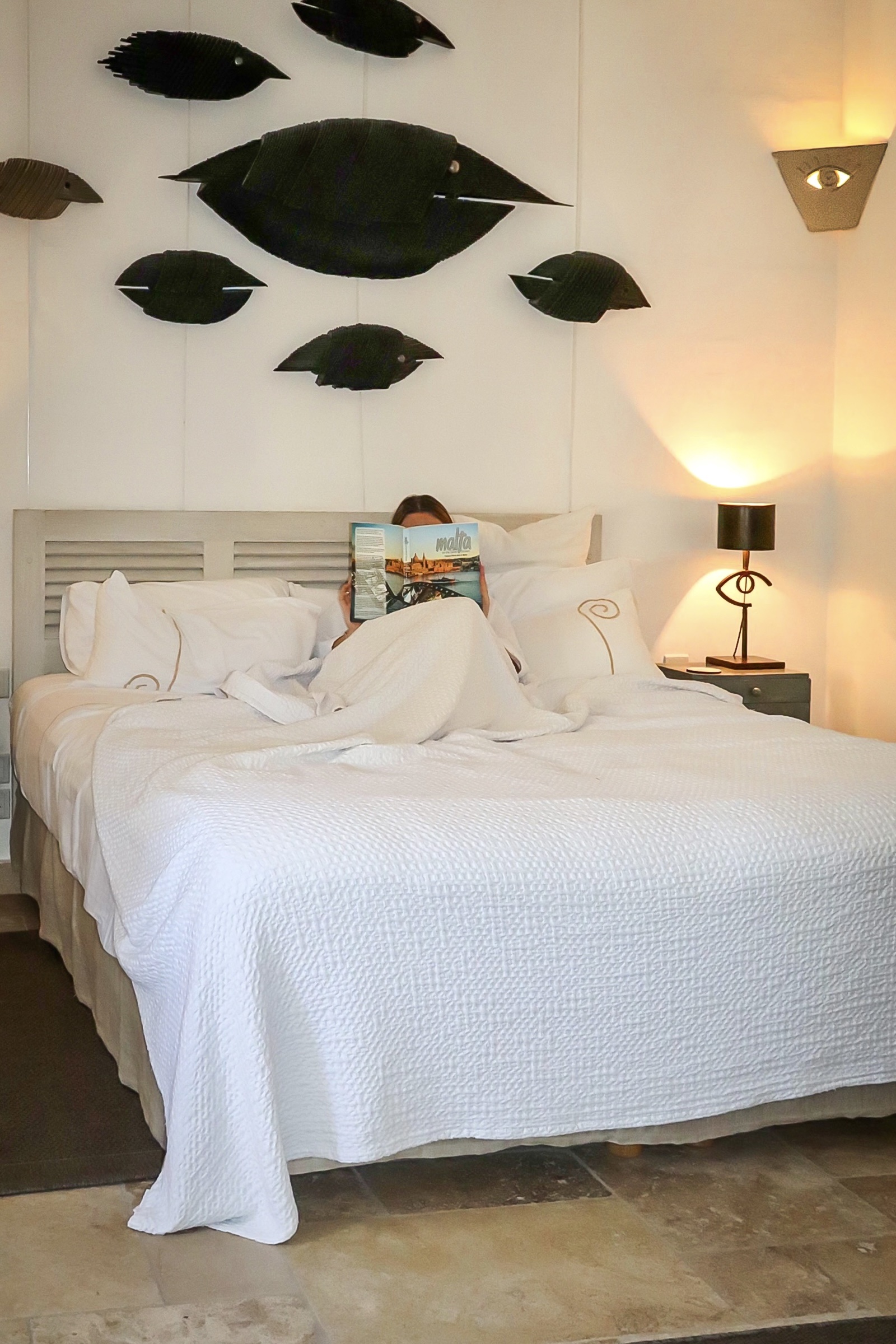 Snop house - Reading in bed Snop house - Reading in bed