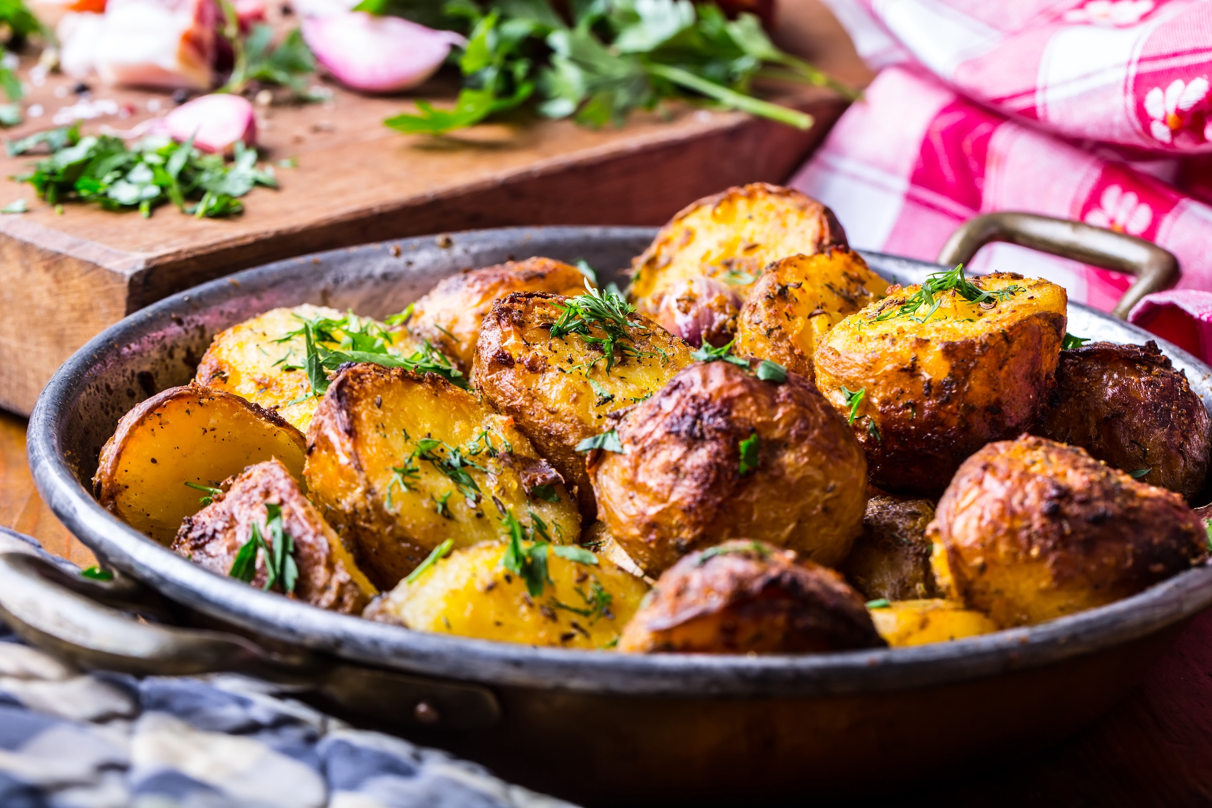 Roasted,Potatoes,With,Smoked,Bacon,Garlic,Salt,Pepper,Cumin,Dill