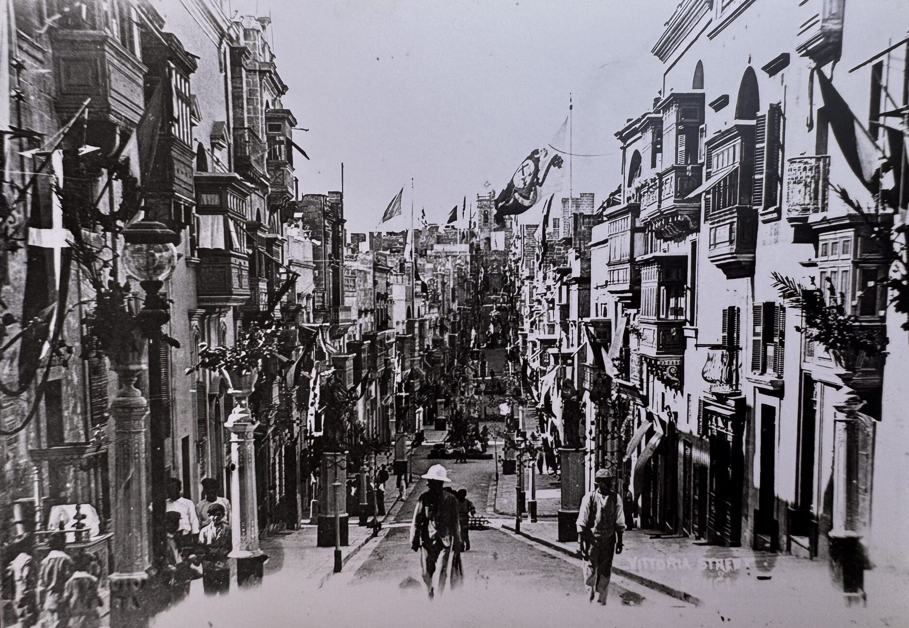 Victory Street, Senglea, in the 1930's Victory Street, Senglea, in the 1930's