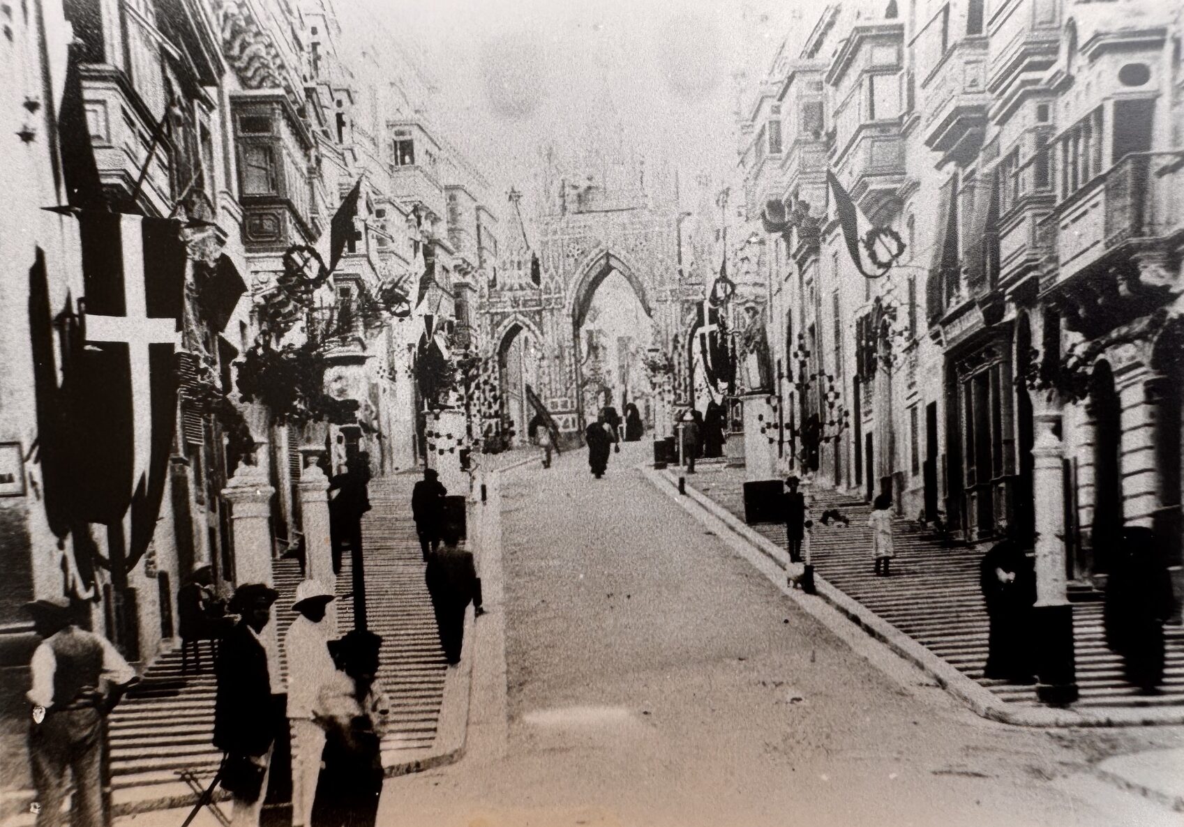 Victory Street, Senglea, in the 1930's Victory Street, Senglea, in the 1930's